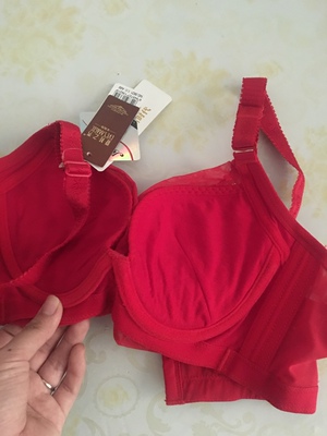 宝宝们!!半,价买滴哟!公?总~号搜:【 j d d 3 6 7】再去买,超级好!!!!排在最上面的那个才是哦!! 夏娃之秀的内衣是我穿过的最舒服的了,内衣里面不是海绵是硅胶,比较舒服,双十一活动价格便宜很多,比实体店铺卖的便宜,穿的舒服,大小正好,买多了还送了我两条内裤,很不错哦 宝宝们!!半,价买滴哟!公?总~号搜:【 j d d 3 6 7】再去买,超级好!!!!排在最上面的那个才是哦!! 夏娃之秀的内衣是我穿过的最舒服的了,内衣里面不是海绵是硅胶,比较舒服,双十一活动价格便宜很多,比实体店铺卖的便宜,穿的舒服,大小正好,买多了还送了我两条内裤,很不错哦