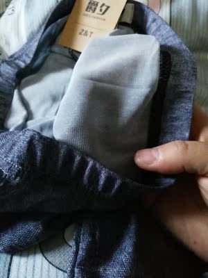 还可以吧，就是有点透和小紧