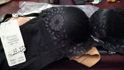 衣衣的质量很好，店家包装也很好，是我喜欢的款式，就是物流太慢了，13号下的单，6天才到