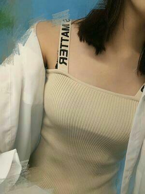 这款丰胸霜真的不错，吸收效果也特别好，涂开按摩几分钟就渗进皮肤了，很滋润不粘糊，还有一股淡淡的清香味，真的很喜欢，用起来舒服，最重要的是胸部有了很大的变化，紧致了，也丰满了，很喜欢。