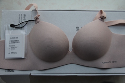 材质好，做工精细，手感柔软，价格实惠，看包装就知道是货真价实正品。值得入手。