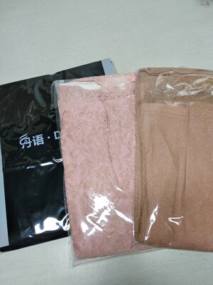 衣服收到了，一次买了三件，质量做工都不错，试穿了下很喜欢，搭配我的红色或驼色的大衣都很漂亮，三件衣服都喜欢，喜欢的小伙伴们可以下手了，棒棒哒！