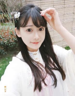 旅游的时候买的，特意叫店家快点发货，两天就到了，包装很好，没有敏感字眼，不会写内衣，这点卖家做的很好，粘性很好，而且胸很挺，很好看，一天都没有掉，以后穿露肩的也可以啦，准备再入手一个黑色，尺码也是很合适的，卖家推荐的正好可以，聚拢效果挺好的，穿起来增大了2个罩杯，我很满意呢，推荐给朋友了！