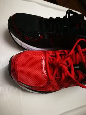 穿了一下，感觉还不错。鞋有些多，珍藏起来慢慢穿。华为相机颜色有些假，实际并没有什么红。