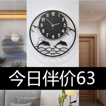 Creative fashion simple clock wall clock Living room modern trend household atmosphere personality decoration Metal mute pendulum clock