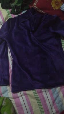 衣服很好，真的没想到这个价钱买到这么好的衣服，就是物流太慢了，10号买的到现在才来，穿上也很舒服，衣服给五个星，太好了。