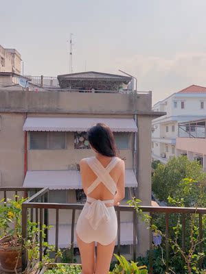 质量非常好 特别喜欢它的后背交叉设计 特别显白 而且能把小肚子遮掉！