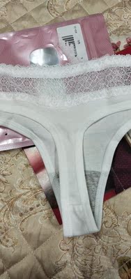   质量看着还行  手感也比较舒服 准备再买一黑色的 就是物流太慢了 