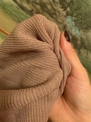 很满意,弹力比较大,微透的分寸掌握的恰到好处,回头率很高。这一款建议大家选一个颜色,而且请一定买买两件,因为很娇气,很容易被刮破,不多说了,趁有货我去囤几件,万年不过是的打底。 很满意,弹力比较大,微透的分寸掌握的恰到好处,回头率很高。这一款建议大家选一个颜色,而且请一定买买两件,因为很娇气,很容易被刮破,不多说了,趁有货我去囤几件,万年不过是的打底。