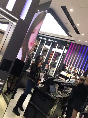 穿上不错，挺有型，布料也好，质量不错，价格不贵，性价比高