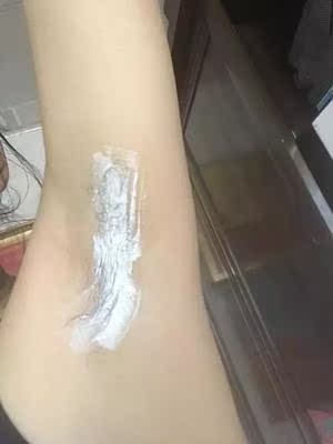 这个脱毛效果很好，而且保湿效果真的非常明显。它的舒暖水维持度也很高刚涂完是很香香的，脱毛很快，而且很干净。并且脱完之后残余的黑点也不是很明显。非常喜欢，物流真的超级快买完两天就到了店家服务也很好，满意5星好评