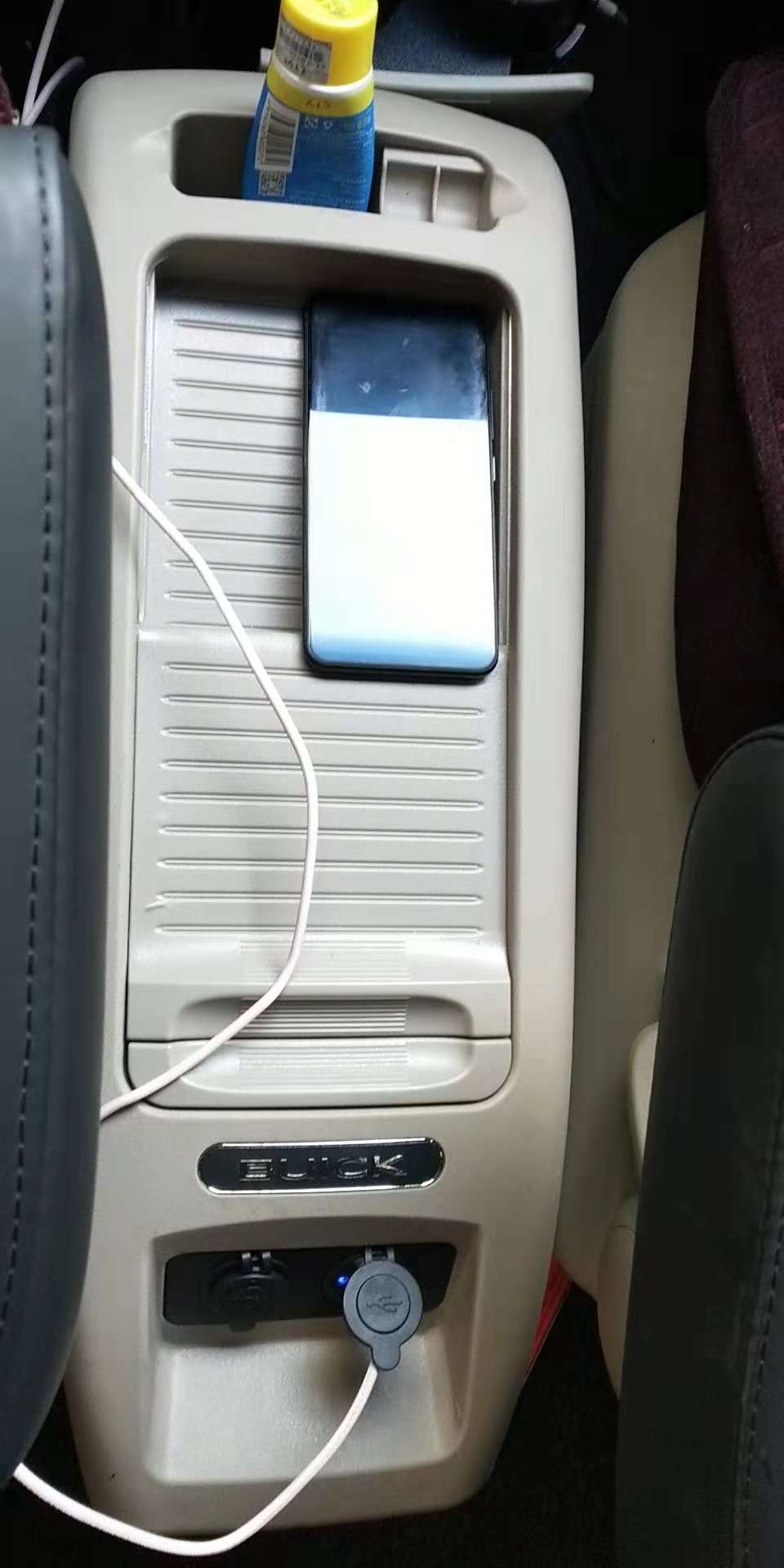 彬马GL8原装款扶手箱
