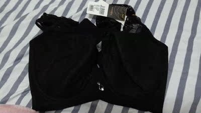 六月玫瑰一直穿的这个品牌，店里的价位很高，这的老顾客了，价位实惠超级喜欢&hellip;&hellip;