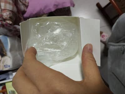 这款乳头保护罩可以说是乳头严重内陷患者的救星，刚收到货两天，之前一直没法自己喂奶，全靠吸奶器夜以继日的吸奶，然后存到冰箱里，宝宝饿的时候再拿出来吃，很心疼宝宝吃不到新鲜的奶水，感觉自己无法尽到一个亲生母亲的责任，这两天真的感触很大，用了这个之后，一点都不疼，宝宝喝的时候也不呛奶，宝宝吸的时候也接触不到乳头，没有任何疼痛感！超级赞！强力推荐！