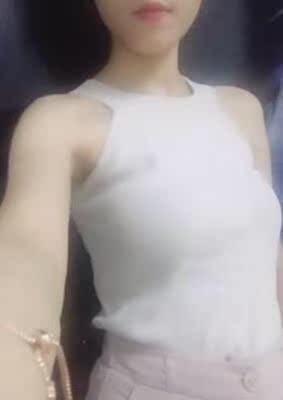 实话实说，之前因为给孩子哺乳，弄的下垂又缩水，看着自己之前漂亮的照片，觉得做妈妈付出的代价好大，刚开始的时候只是胸部会有点发热，后面胸部慢慢恢复了紧致，然后又接着每天按摩，效果不错