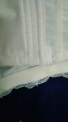 到淘宝买东西这么长时间，从来没有给过差评，这次买的内衣实在是太失望了，刚收到货感觉还不错，就穿了一天，胸围两边的软骨就凸出来了，难受死了，便宜没好货啊！简直了！