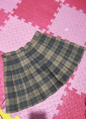 百褶裙比想象中还要好  还担心这么便宜会有什么瑕疵呢哈哈哈哈哈   这条是给我姐买的  打算再给自己买一条。物流也很快的呢  好评好评