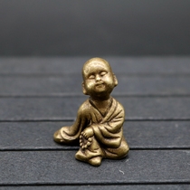 Brass small shabby small pendulum piece bronze micro-sculpted monk small hand to make an ancient play bronze ware antique bronze micro-sculpted Buddha bronze art