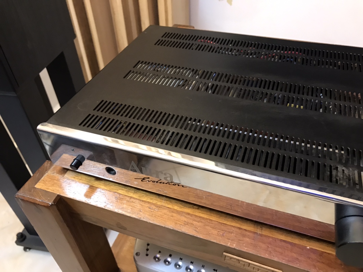 英国优雅 aura auv-100-chr签名版功放! 已出