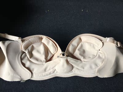 很舒服很好用，显胸大，我这样的平胸也能有料哦嘿嘿😁推荐购买哦