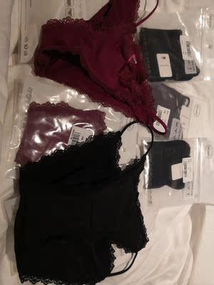 颜色挺正的,物流也是特别给力,想买的姐妹们不用犹豫哦 颜色挺正的,物流也是特别给力,想买的姐妹们不用犹豫哦