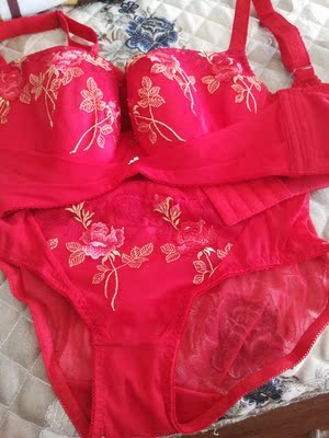 衣服收到了,很满意是正品,谢谢店家,还送一条,以后会经常光顾你家的 衣服收到了,很满意是正品,谢谢店家,还送一条,以后会经常光顾你家的