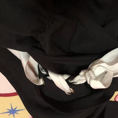 面料好棒 意外。发货很快。 马上试了，很适合，贴身。 搭配金纱公主裙，满满复古风。 建议无脑入，三色都可以。