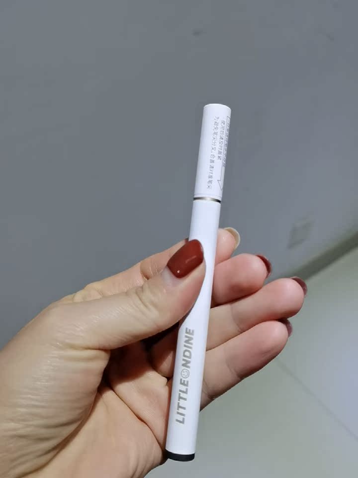 小奥汀哪国的眼线测评怎样?优缺点解密好不好?