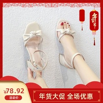 One word with sandals female 2021 New Korean version of square head leakage toe bow decoration square with fairy style Roman fashion