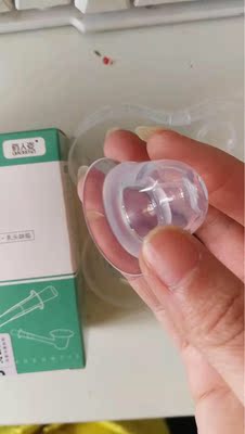 2套的很划算,之买别家的便宜一些的质量不行,从新买了这个矫正器很好,包装什么的都挺好的,物流也蛮快,买之前也做了不少功课,并不是只有当了妈妈才需要用,我的情况属于比较轻的,但是为了追求完美体型还是希望乳头能够更好看一些~多家对比下来,还是选中了这家,使用感各方面都挺满意的。连续用了一周多吧,一开始吸会疼,现在已经没什么感觉了。 躺下乳头就会凸出来了,不过白天在衣服里还是缩进去的,已经可以很容易就弄出来了 2套的很划算,之买别家的便宜一些的质量不行,从新买了这个矫正器很好,包装什么的都挺好的,物流也蛮快,买之前也做了不少功课,并不是只有当了妈妈才需要用,我的情况属于比较轻的,但是为了追求完美体型还是希望乳头能够更好看一些~多家对比下来,还是选中了这家,使用感各方面都挺满意的。连续用了一周多吧,一开始吸会疼,现在已经没什么感觉了。 躺下乳头就会凸出来了,不过白天在衣服里还是缩进去的,已经可以很容易就弄出来了
