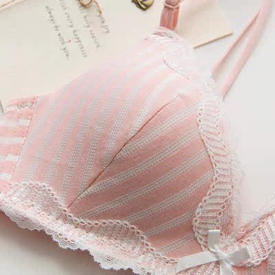 颜色很正包装很好看而且我没想到买的码子刚刚好！！！意外中的惊喜，非常开心还把链接推给了舍友。我买的黄色和灰色都非常好看就是后面的带子容易松穿之前要检查一下。小姐姐们可以放心下单质量真的没得说的！我不知道怎么形容这种好，反正就是很开心很满意。