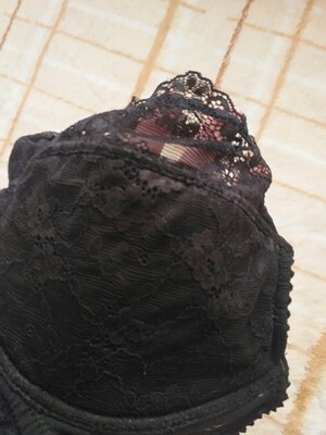 内衣很性感，老公也觉得很好看，很薄，比较适合夏天穿，偶尔穿穿增加情趣也不错，买了两套才几十，跟划算吖