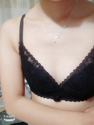 内衣设计很性感,我很喜欢,料子舒服,无钢圈,很柔软,聚拢效果好,穿着很舒服,性价比高,值得购买 内衣设计很性感,我很喜欢,料子舒服,无钢圈,很柔软,聚拢效果好,穿着很舒服,性价比高,值得购买