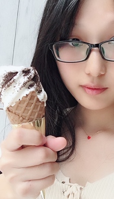 童鞋们！！半~价买滴哟！公?总~号搜：【朵七七】再去买，超级棒！！！！排在最上面的那个才是哦！！包装很精美，卖家态度特别好，包装很用心，还顺丰来的，包装也很精致哦，和朋友国外带回来的一样，拿到手里就感觉质量做工都不错，我戴了好几天才来评价的，做工挺精细，包装很上档次。质量非常的好，是正品。质量也很好项链很漂亮，戴上很显气质，项链很好看，戴着美美哒，