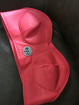 使用方便，我也是每天坚持使用，每天用1-2次，很舒服，超级开心，推荐闺蜜购买了。效果很好 材质贴合胸部很舒服，按摩护理还不错，不同的程序带来的震感也不同，能充分刺激到乳房穴位，按摩疏通筋络