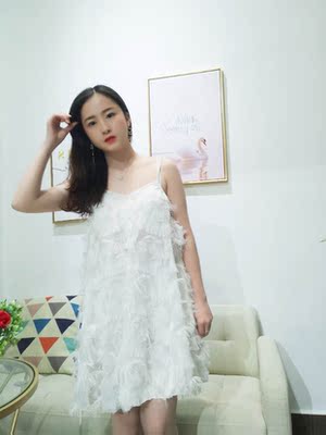 泳衣质量挺好的，感觉穿起来好仙呀哈哈哈，后背很好看，做工各方面都挺不错的，我很满意