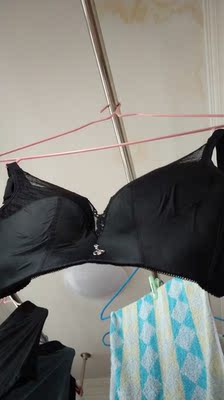 我还没带。试穿了一下大小正合适我还没带。试穿了一下大小正合适