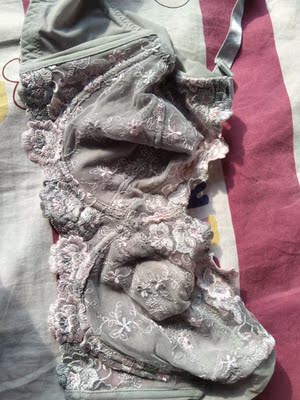 内衣质量没话说 很精致的感觉 实体店应该要100多 罩杯偏大 我觉得应该买小一码 洗过没有掉色没有缩水 无异味 很棒的内衣 会回购 内衣质量没话说 很精致的感觉 实体店应该要100多 罩杯偏大 我觉得应该买小一码 洗过没有掉色没有缩水 无异味 很棒的内衣 会回购