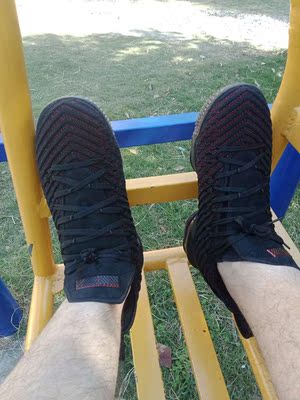 挺不错的一双鞋，穿着也舒服，希望不脱胶，好的话会来追评