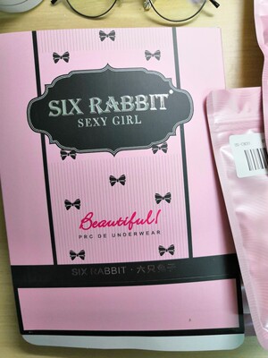 内内很好看，摸起来不是特别软，但是很舒服，一下子买了很多，还会回购哒