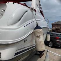 Shore boat against the shore of the ball cruise ship to tow and collide with water dock fishing boat washing boat cushion