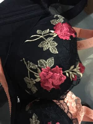 宝贝很好,换货了一次,可惜没有70E,勉强合适吧,不退了麻烦,和实体店一样质量很好,做工都不错,客服非常好 宝贝很好,换货了一次,可惜没有70E,勉强合适吧,不退了麻烦,和实体店一样质量很好,做工都不错,客服非常好