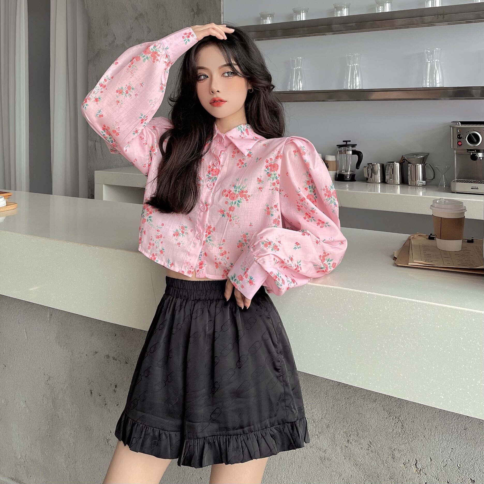 甜酷少女~小碎花减龄粉色衬衫泡泡长袖短款露腰上衣