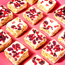 Zero Interest Snowflake Crisp Whole Box Snacks Big Gift Bags Net Red Casual Small Eating Milky Shaqi Marcow Rolling Sugar Milk Vats Wholesale