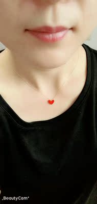 很精致的一条项链,小红心很有特色,金项链也很好,亮亮的。特别搭配白色衬衫和白色雪纺衫,很显白,特别好看!搭配秋冬衣服也很OK 很精致的一条项链,小红心很有特色,金项链也很好,亮亮的。特别搭配白色衬衫和白色雪纺衫,很显白,特别好看!搭配秋冬衣服也很OK