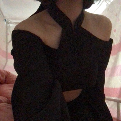 有暗纹！！真的超好看！完全遮住了我的肥肉  哧溜