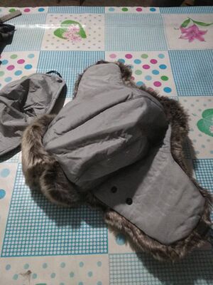 妈妈说挺暖和，好久不戴这么复古的帽子了