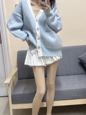 超自然的裸感丝袜，穿起来不会很假的那种，而且双层的，我非常喜欢，天气马上凉起来就🉑用上了，针不错😌