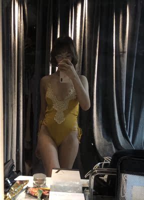 本来怕显胖 并没有 蛮好蛮性感的