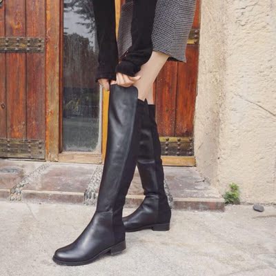 一直是Stuart&nbsp;Weitzman死忠粉，家里有双midland款的，这次买了一双皮面的，穿着很有气质呢！跟也不会太高，关键是走路还不掉筒，脚感很好，和朋友逛街走路都不累脚，穿起来显的我的腿巨长，巨喜欢，喜欢长靴的可以入手！